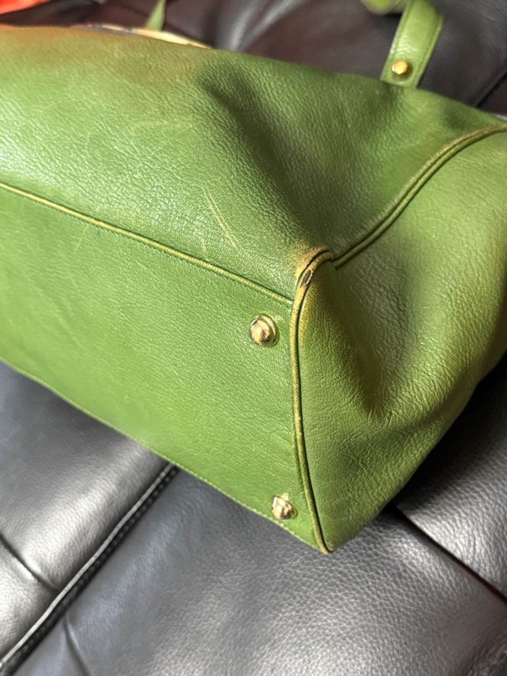 Gucci Kelly Green Leather Shoulder Bag with Gold Logo - Picture 6 of 16